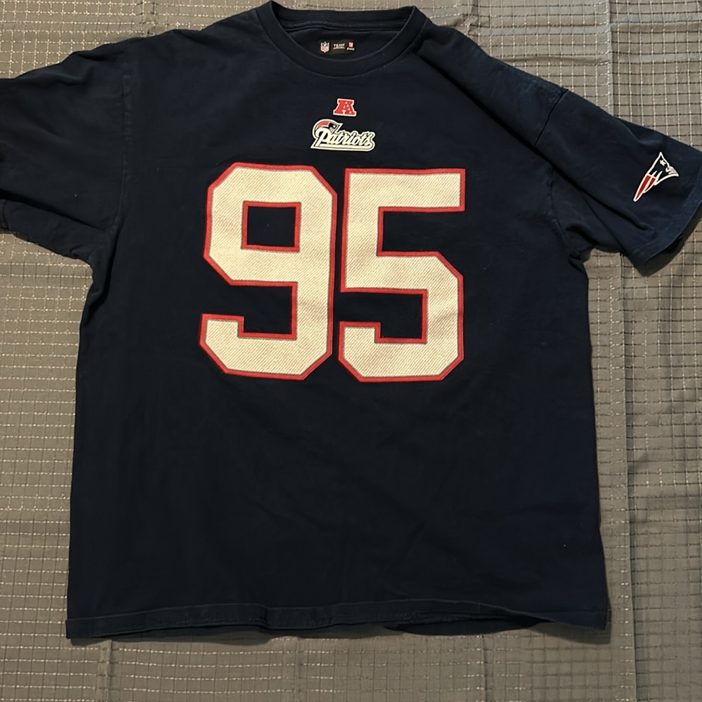 New England Patriots Chandler Jones navy blue Graphic logo t-shirt. SIZE XL